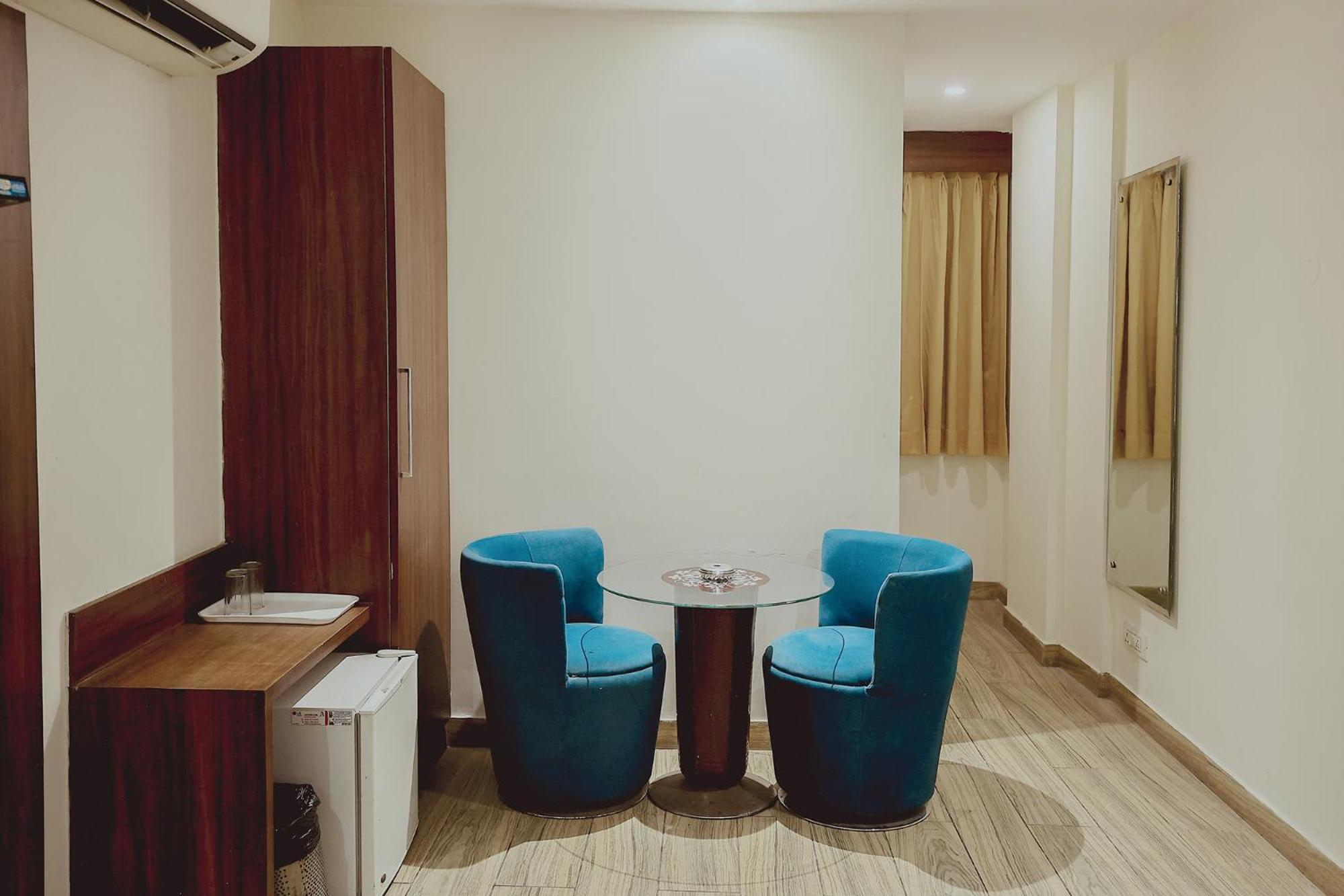 Hotel Fabhotel The Kailash Dev - Near Azadpur Metro 3*