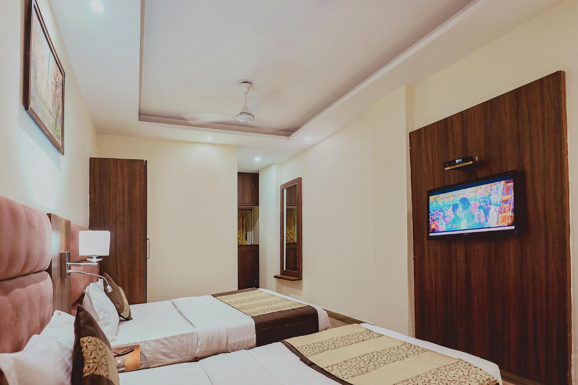 Hotel Fabhotel The Kailash Dev - Near Azadpur Metro New Delhi