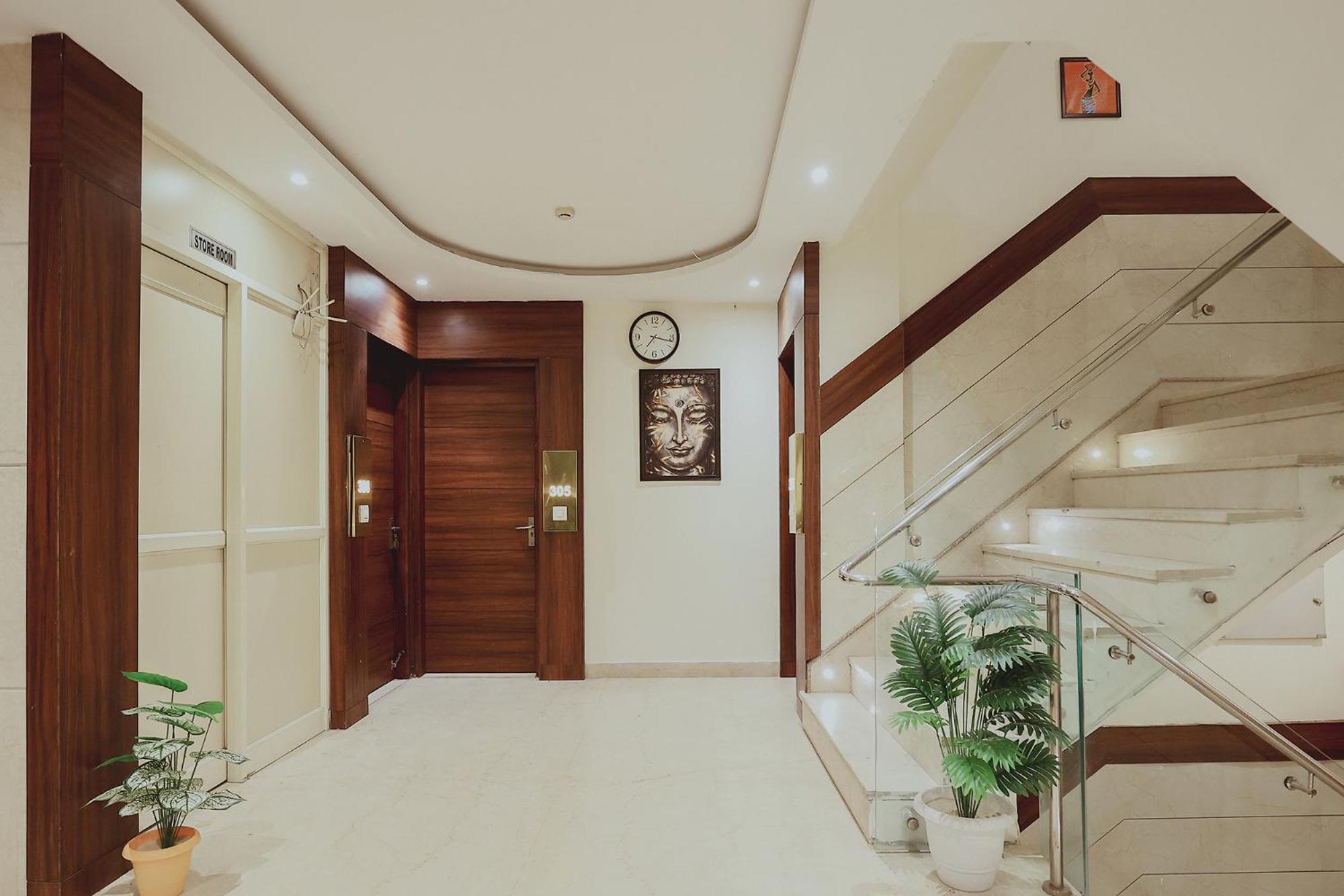 Hotel Fabhotel The Kailash Dev - Near Azadpur Metro