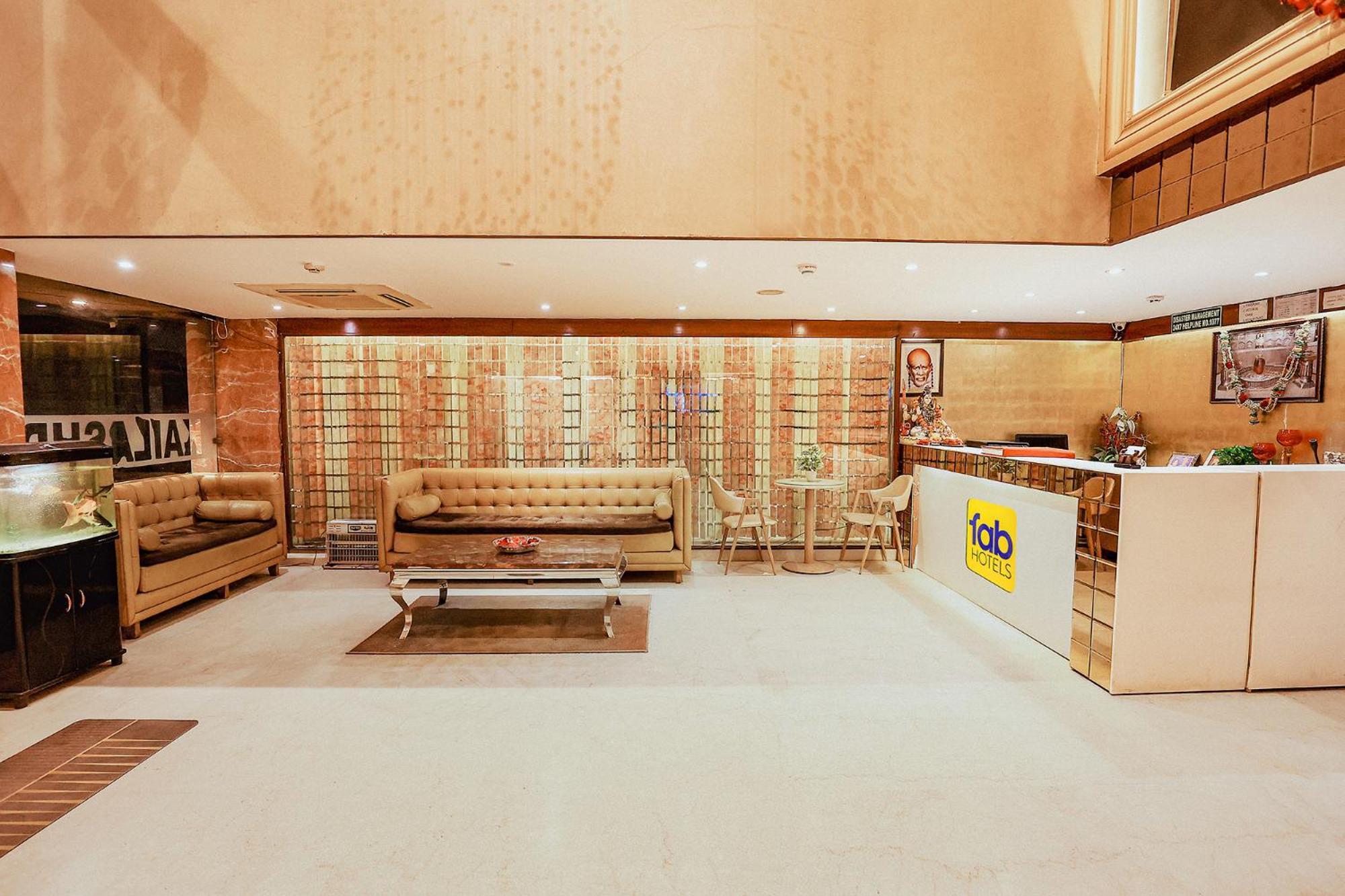 Hotel Fabhotel The Kailash Dev - Near Azadpur Metro 3*