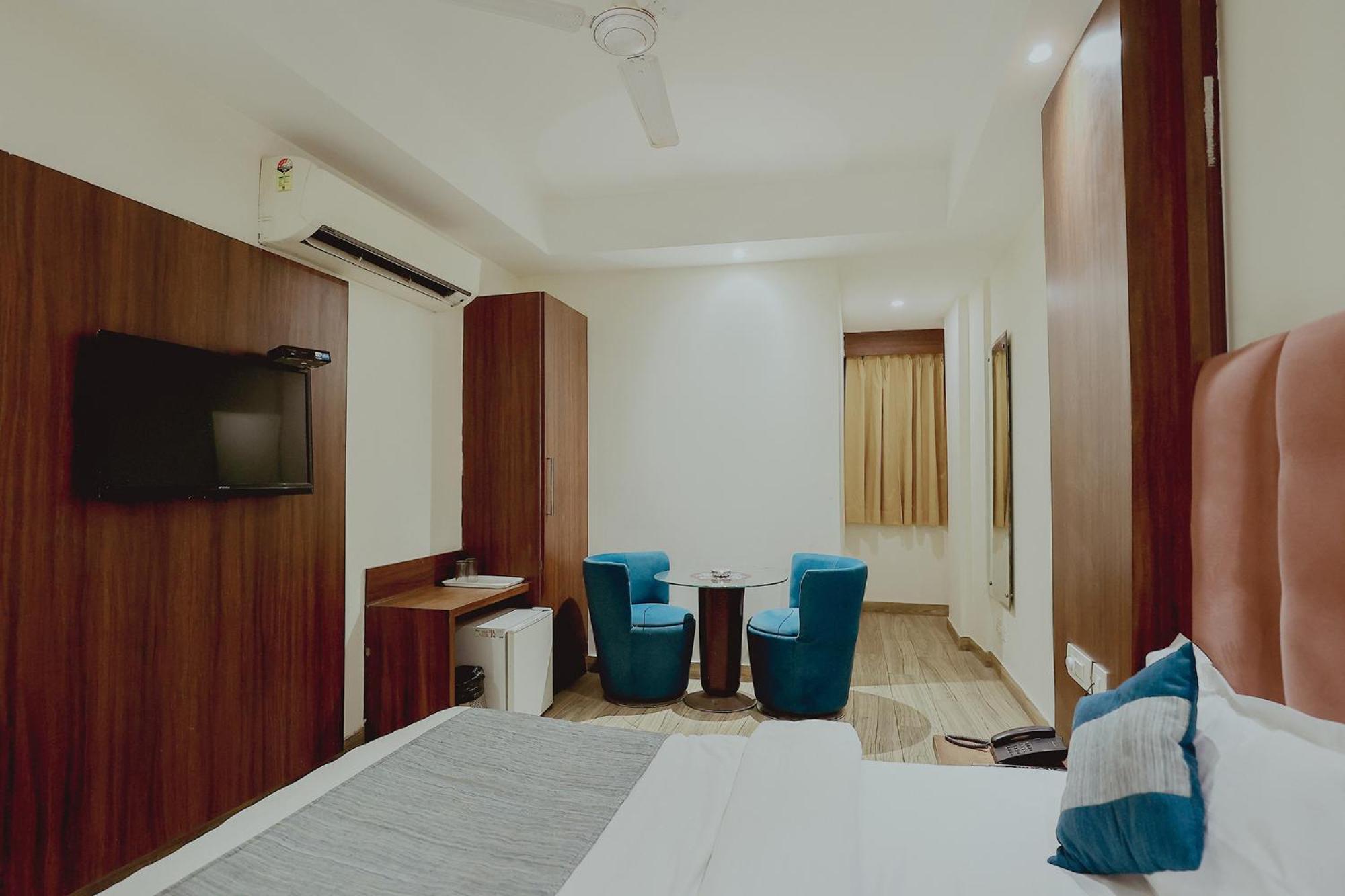 Hotel Fabhotel The Kailash Dev - Near Azadpur Metro New Delhi