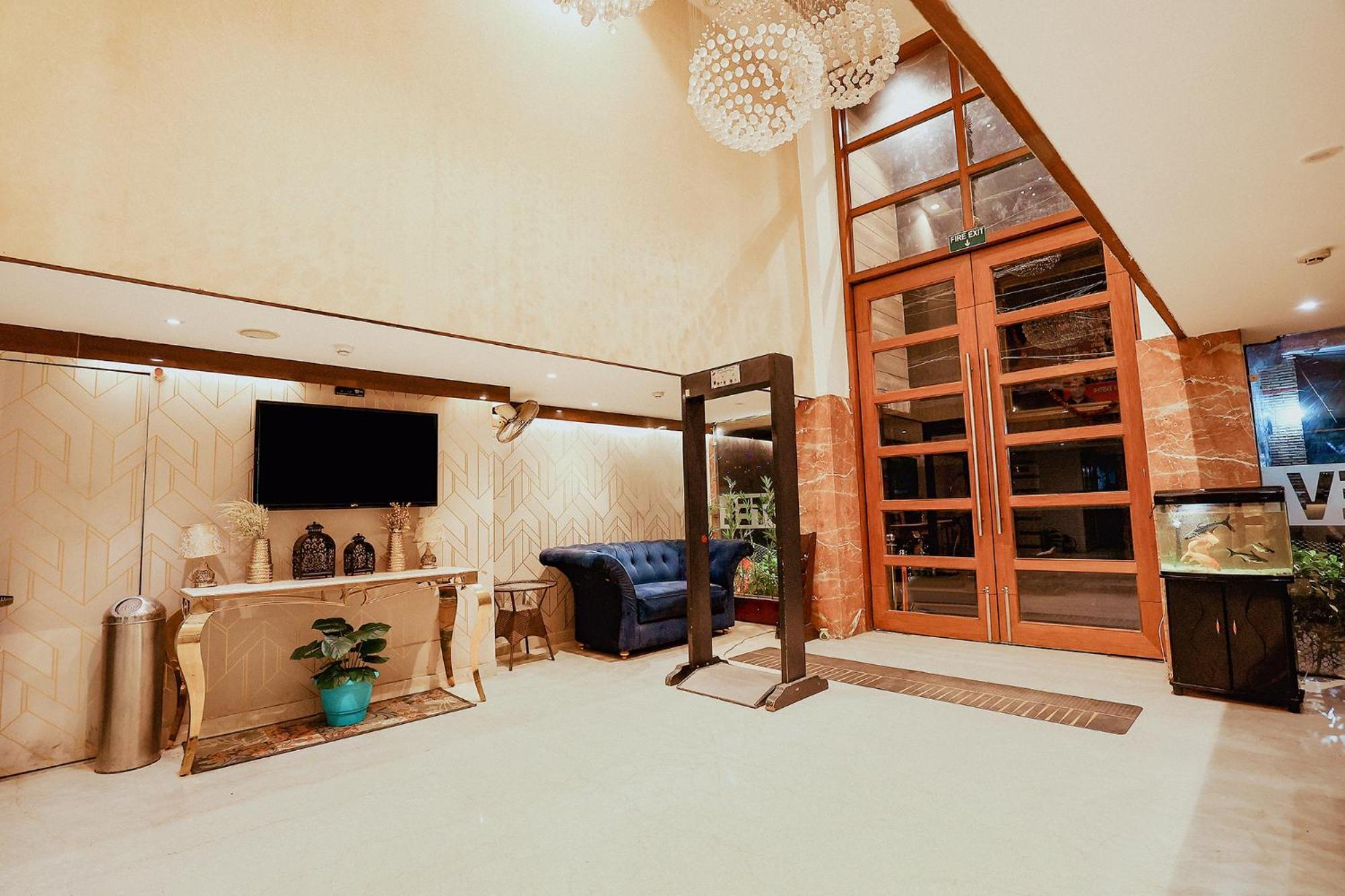 Fabhotel The Kailash Dev - Near Azadpur Metro Hotel 3*
